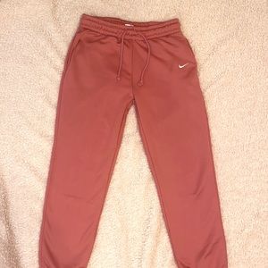Nike joggers Pants
Archaeo Pink/White
Size S (4-6)